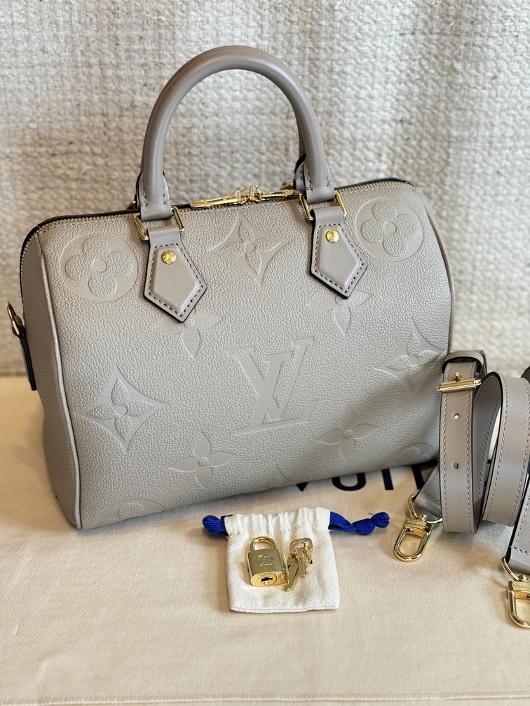 100 Original Louis Vuitton Speedy 25 Bandouliere By the Pool